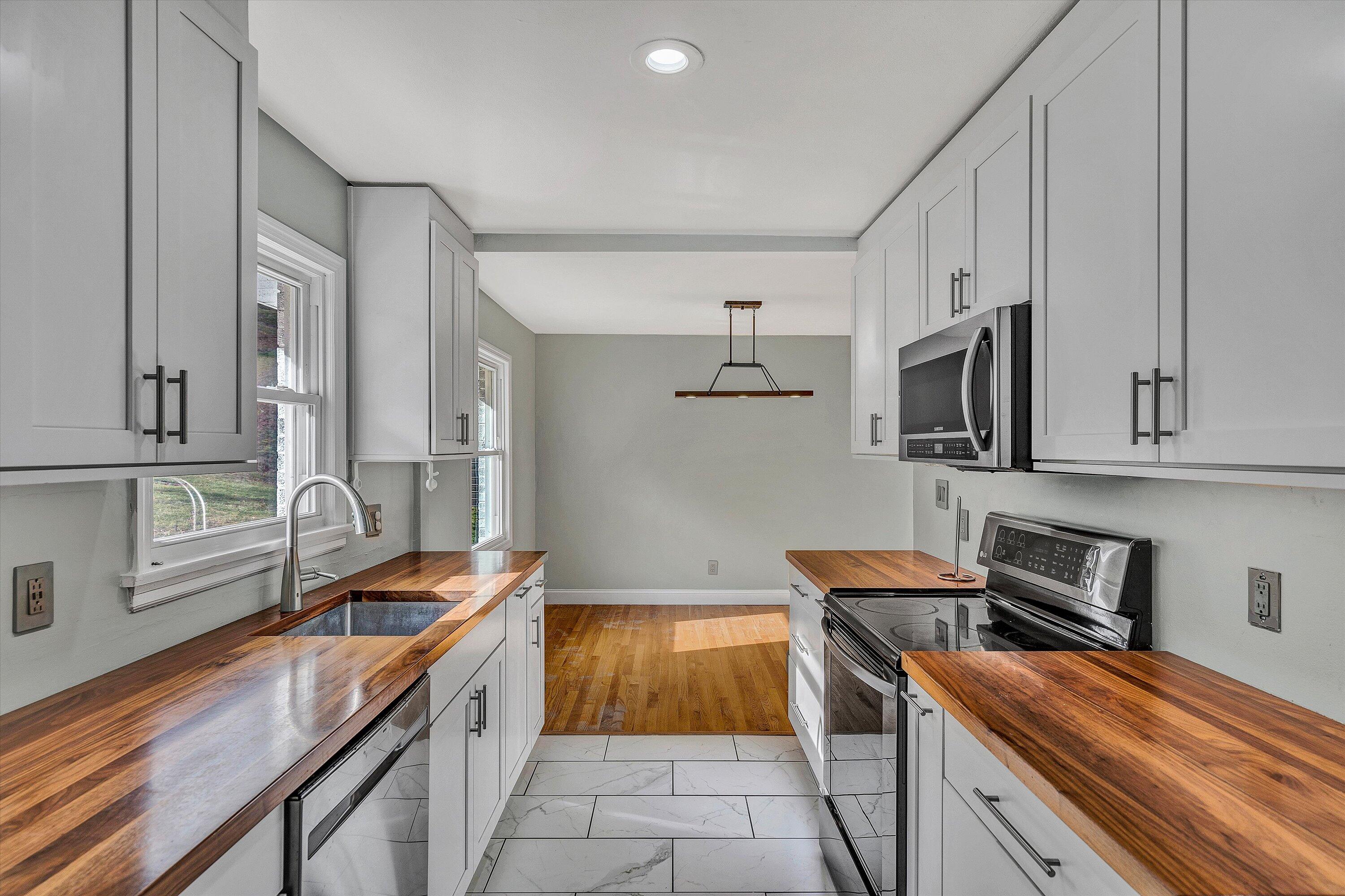 8190 Martins Creek RD