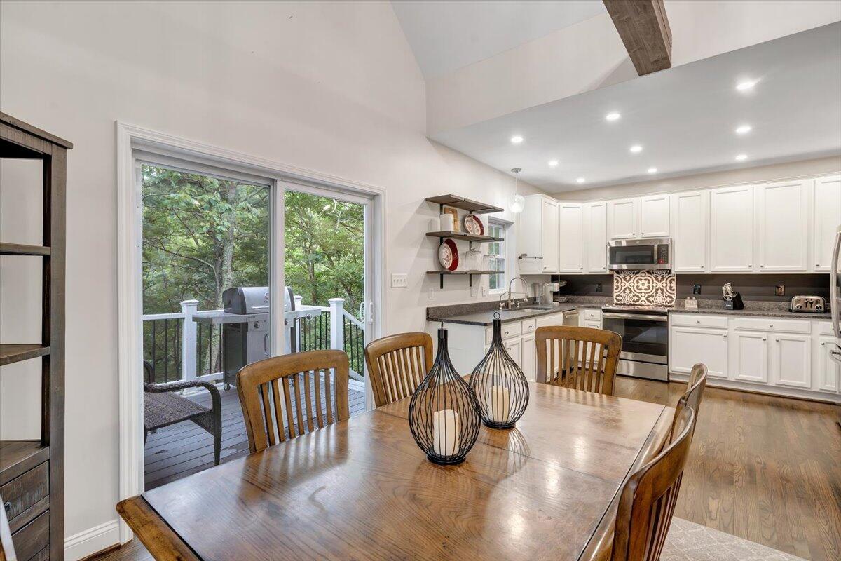 565 Brush Mountain RD