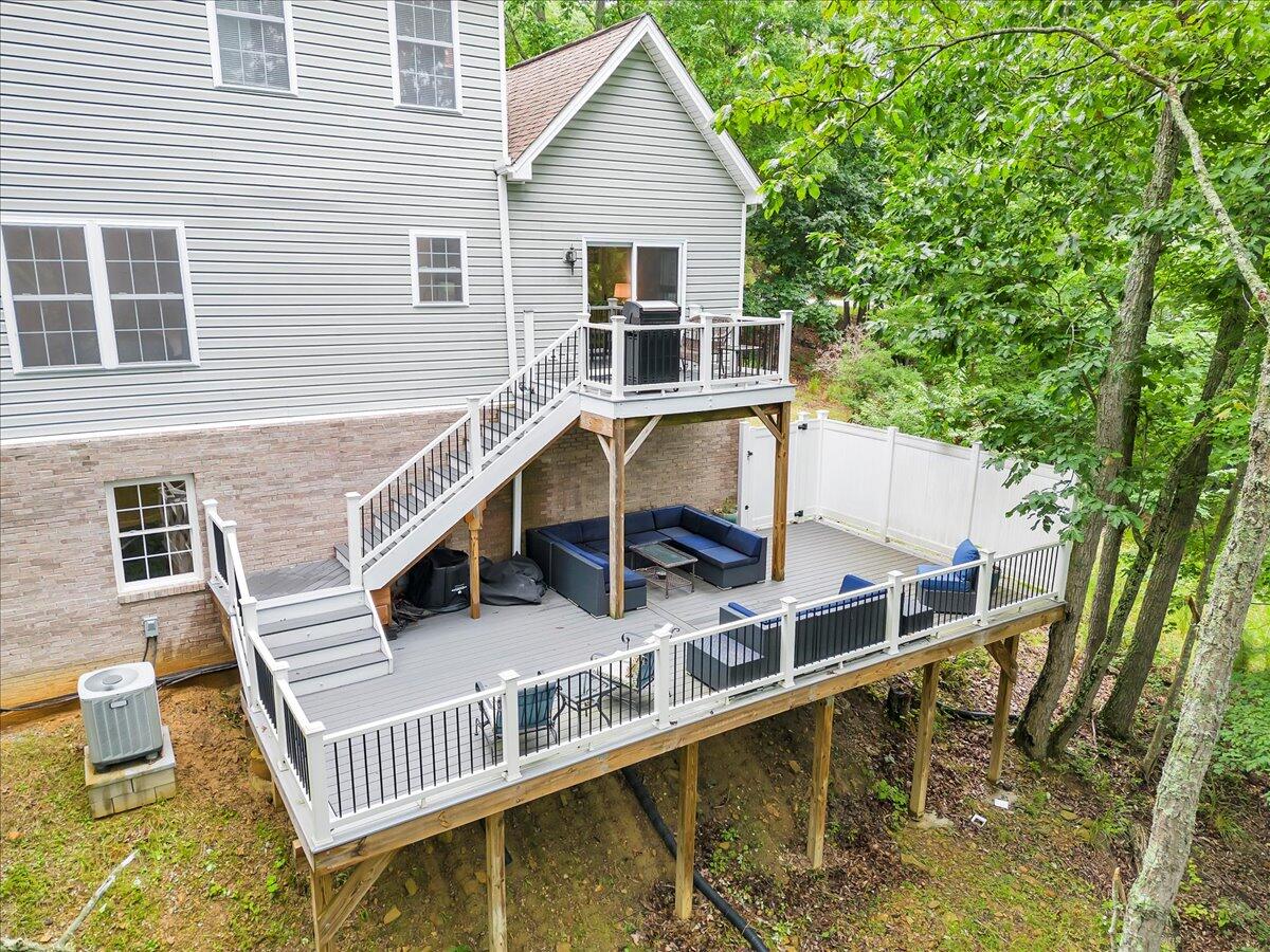 565 Brush Mountain RD