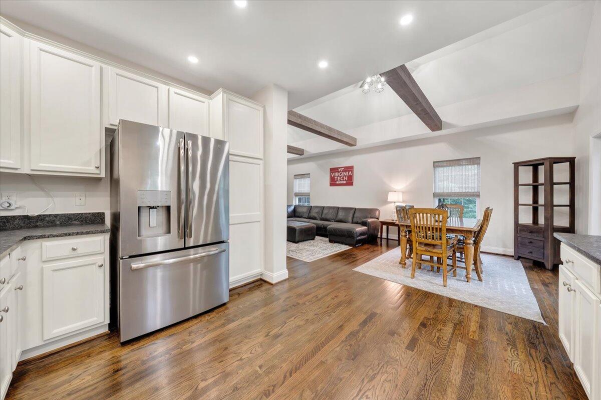 565 Brush Mountain RD