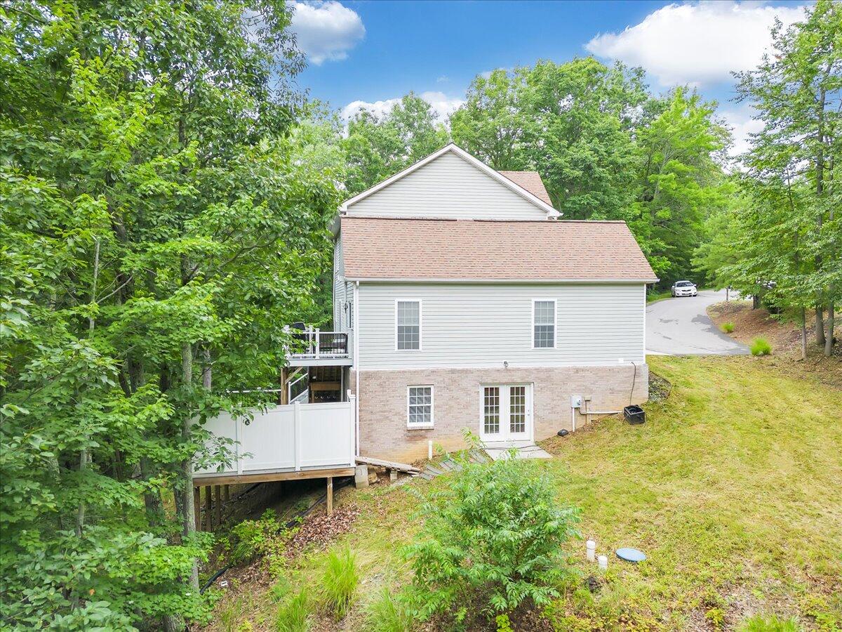 565 Brush Mountain RD