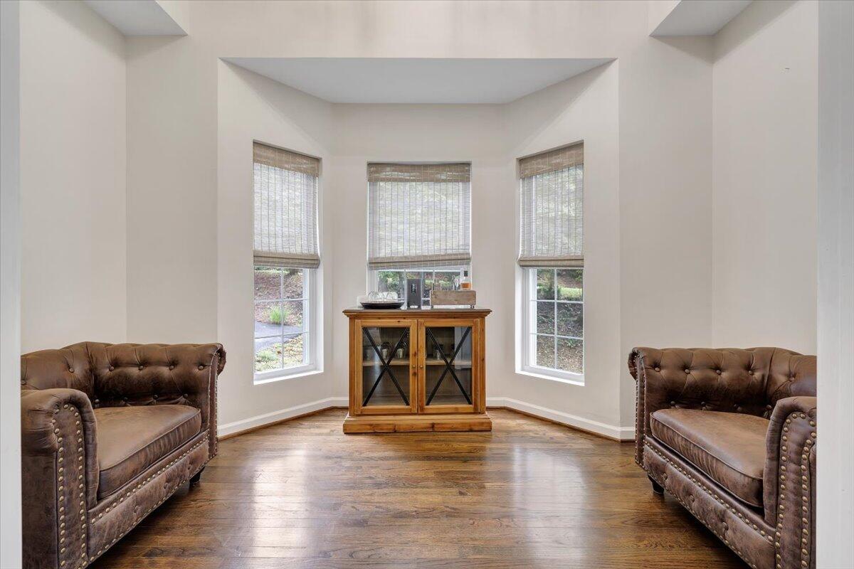 565 Brush Mountain RD