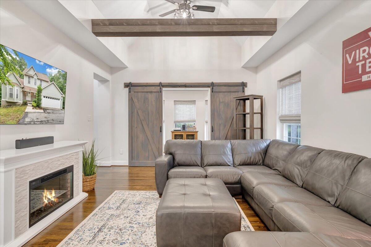 565 Brush Mountain RD