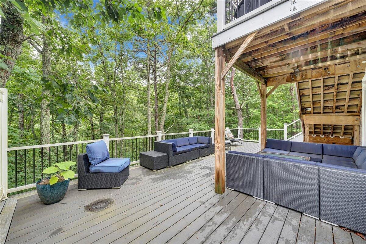 565 Brush Mountain RD