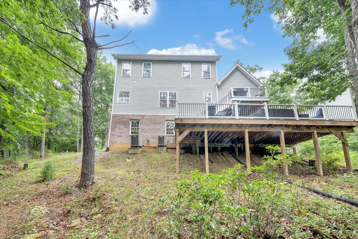 565 Brush Mountain RD