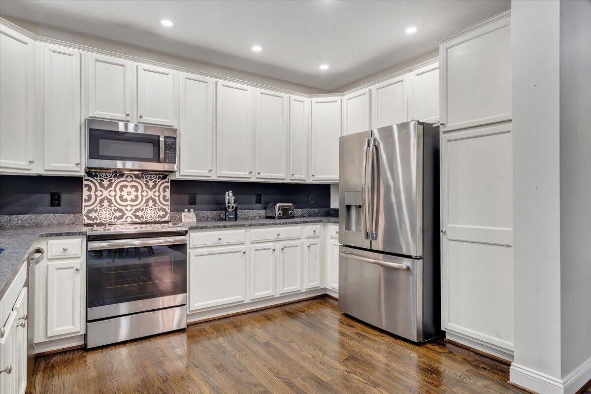 565 Brush Mountain RD