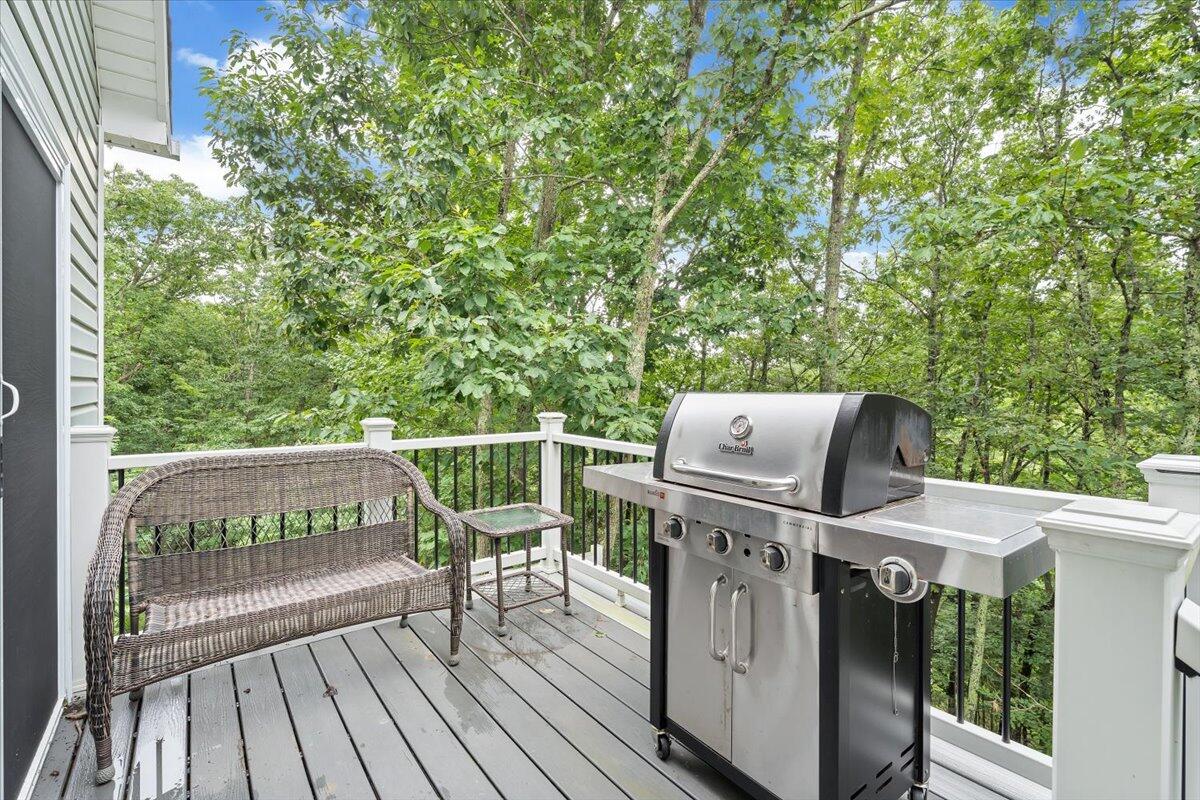 565 Brush Mountain RD