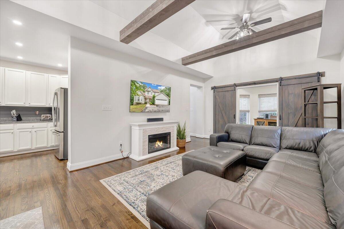 565 Brush Mountain RD