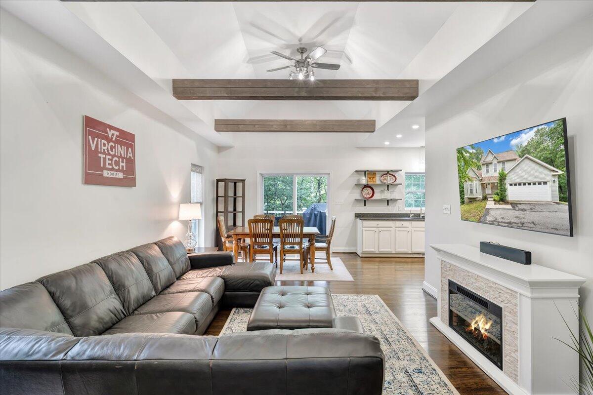 565 Brush Mountain RD