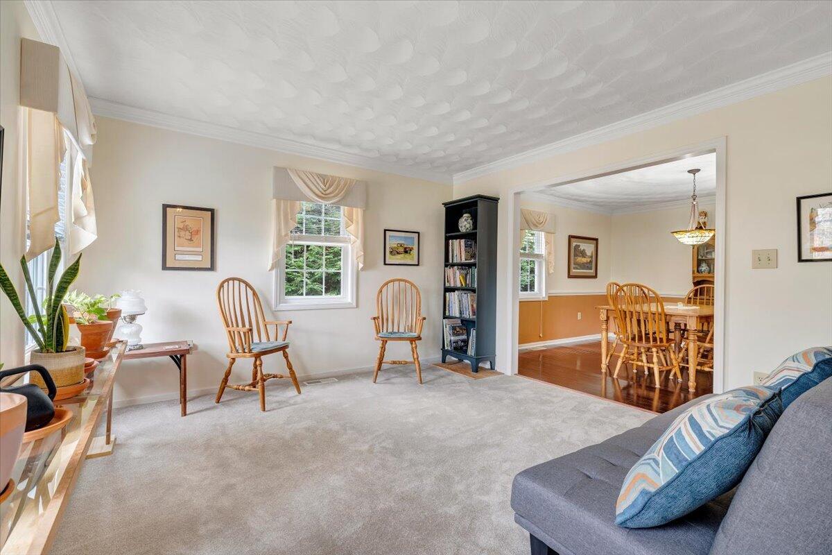 12 Crestwood DR