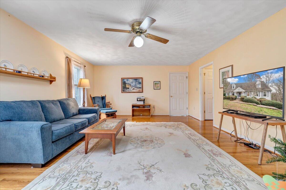 12 Crestwood DR