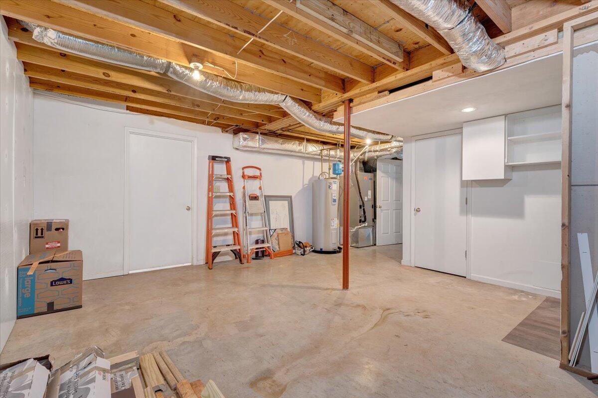 12 Crestwood DR