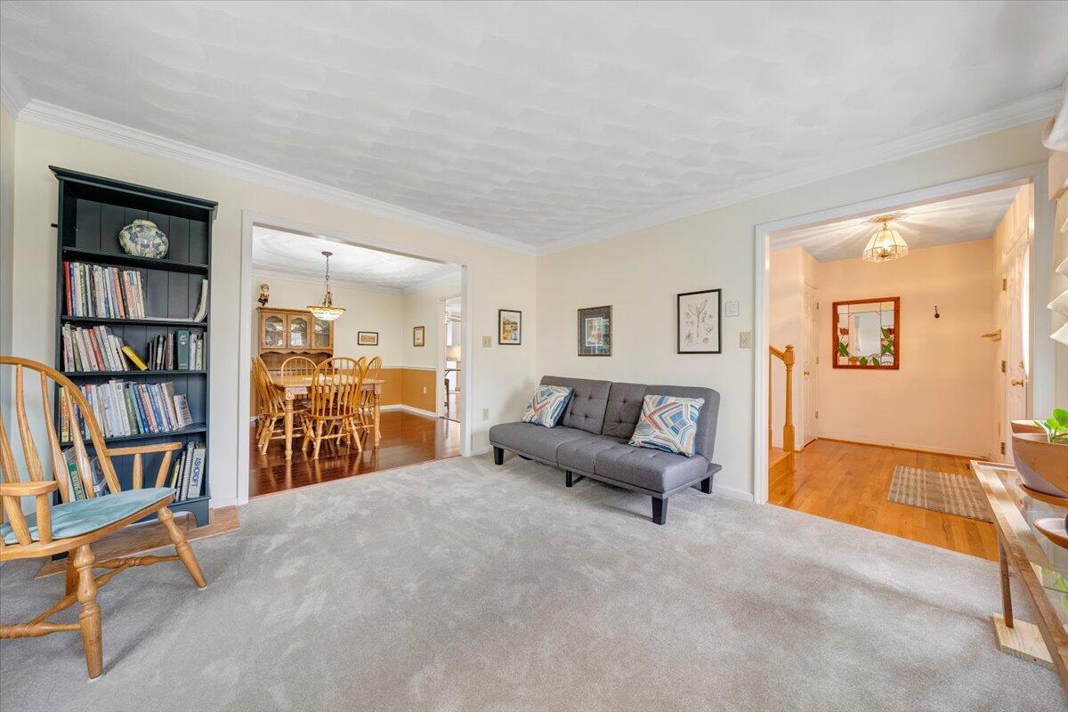 12 Crestwood DR