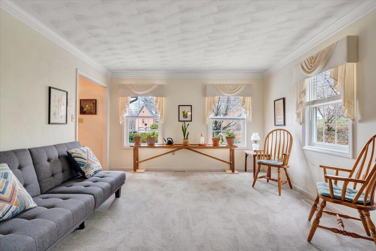 12 Crestwood DR