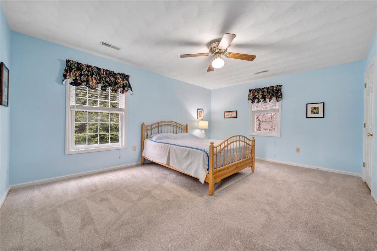 12 Crestwood DR