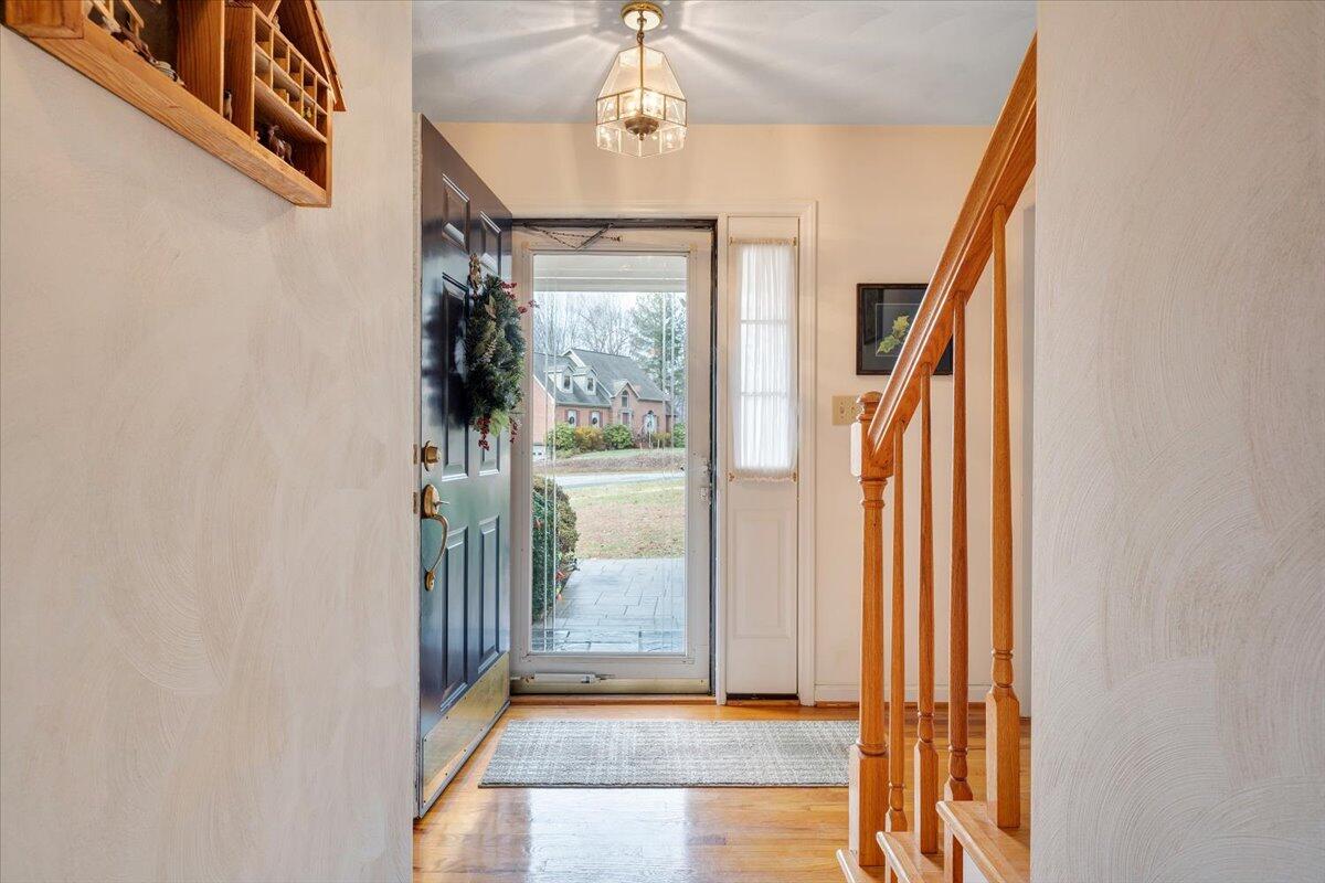12 Crestwood DR