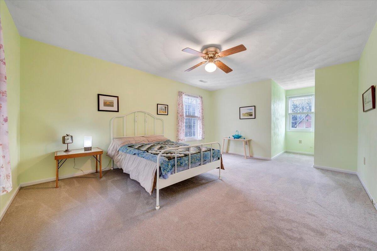 12 Crestwood DR
