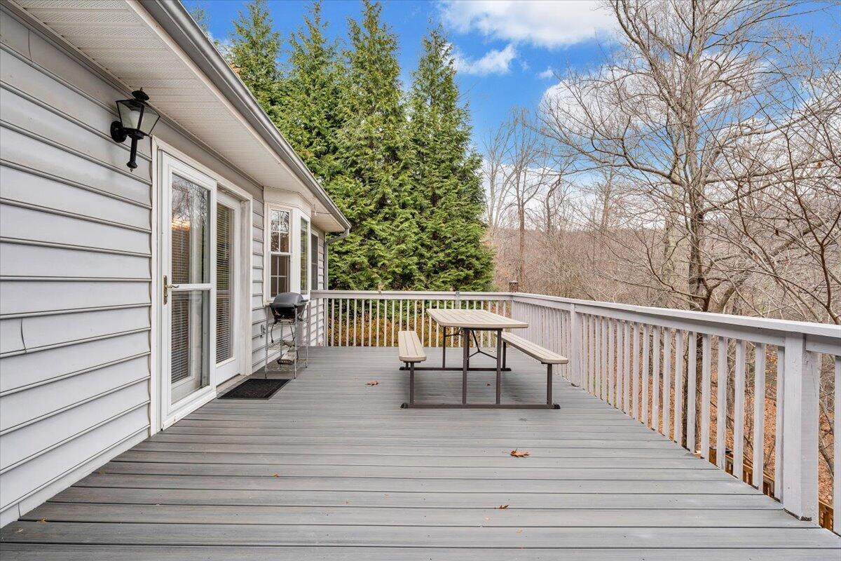 12 Crestwood DR