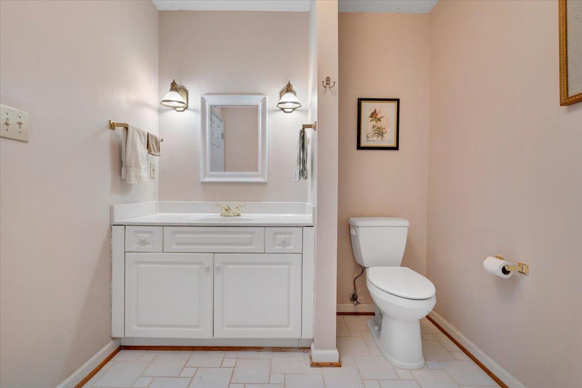 12 Crestwood DR