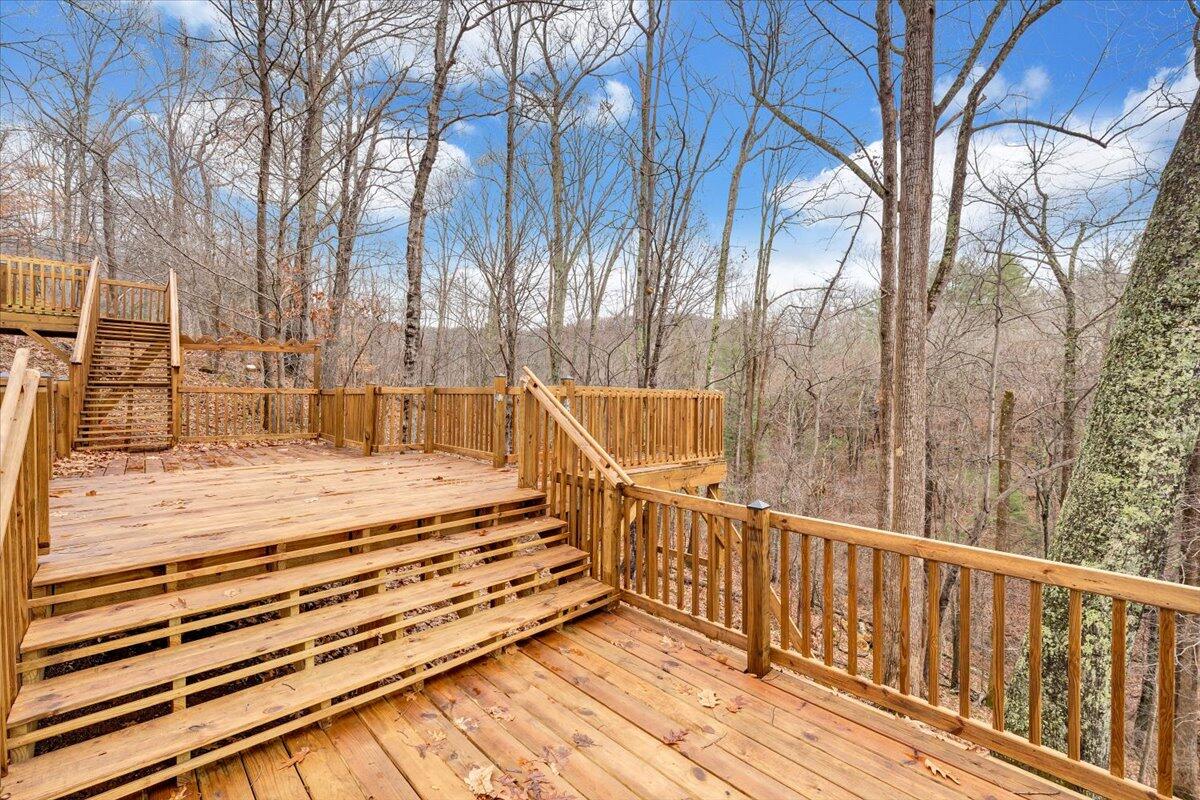 12 Crestwood DR