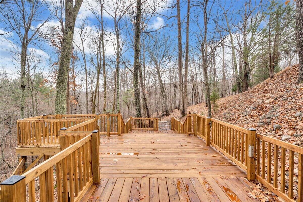 12 Crestwood DR