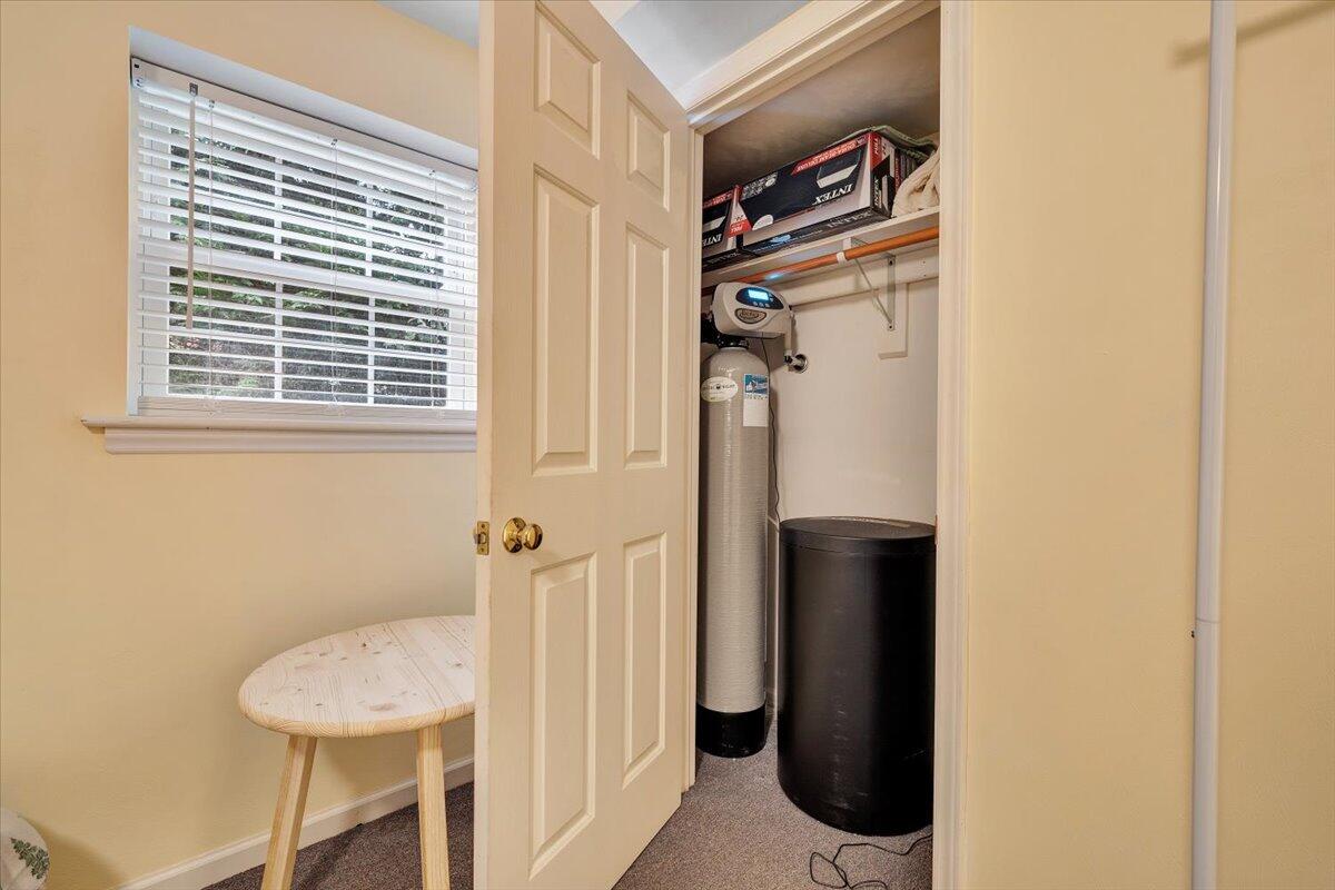 12 Crestwood DR