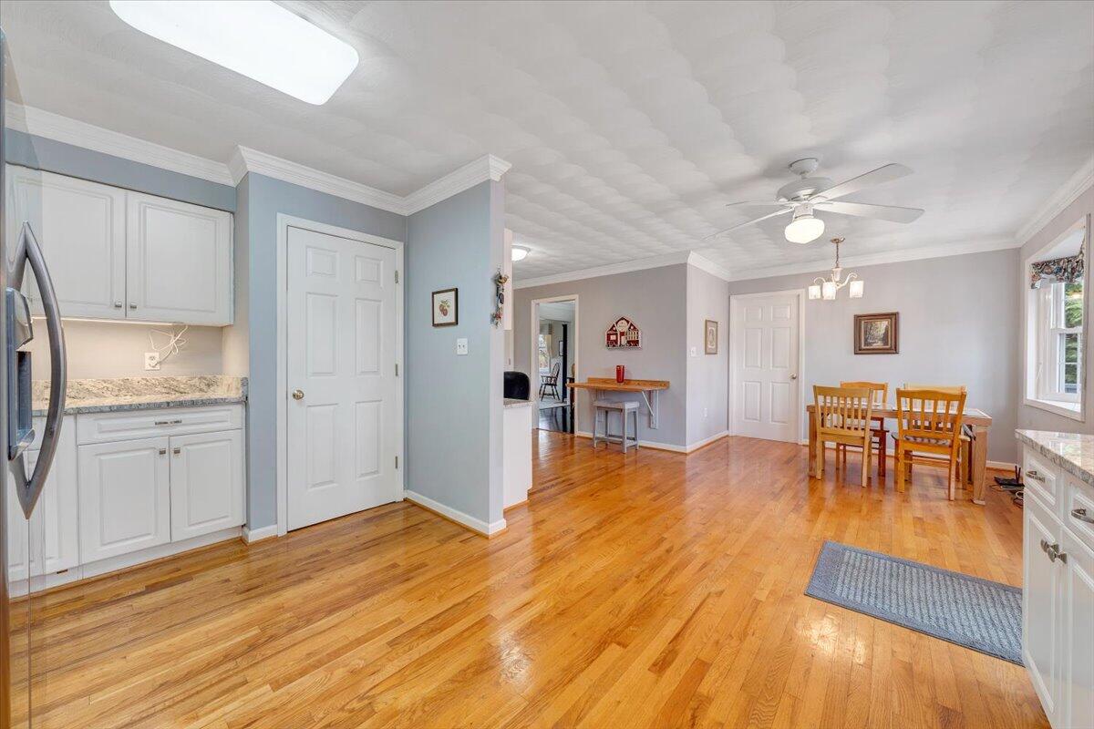 12 Crestwood DR