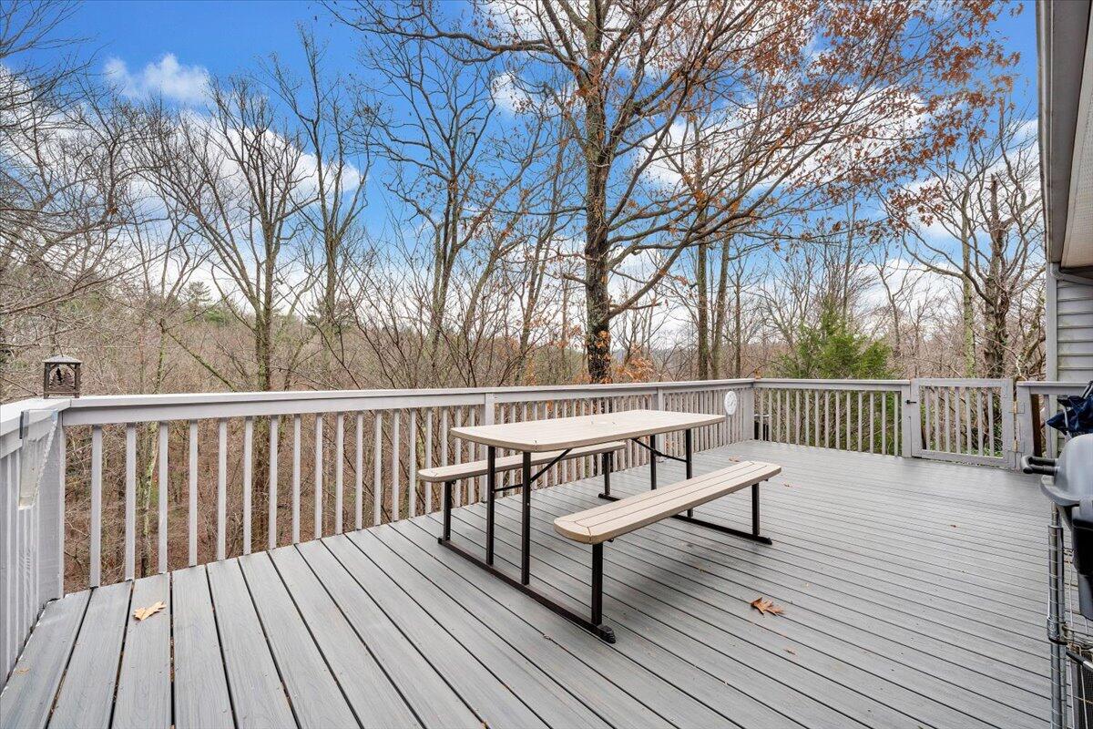 12 Crestwood DR