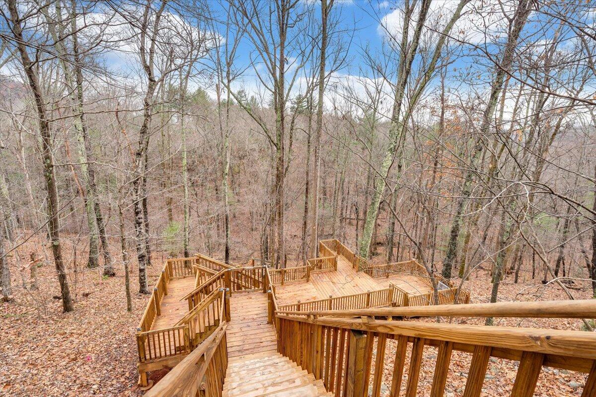 12 Crestwood DR