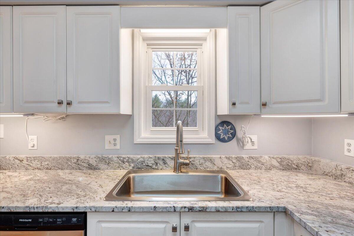 12 Crestwood DR