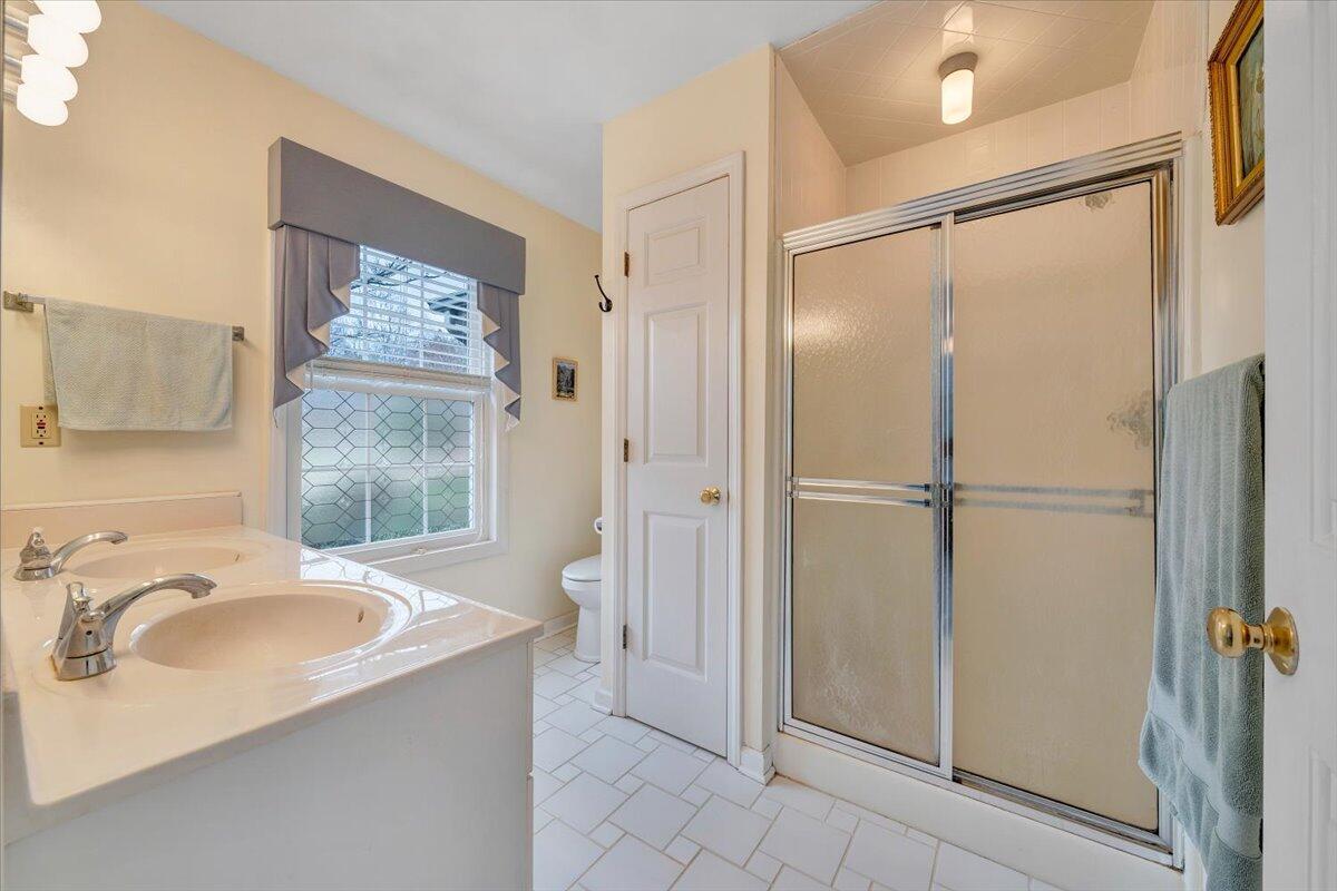 12 Crestwood DR