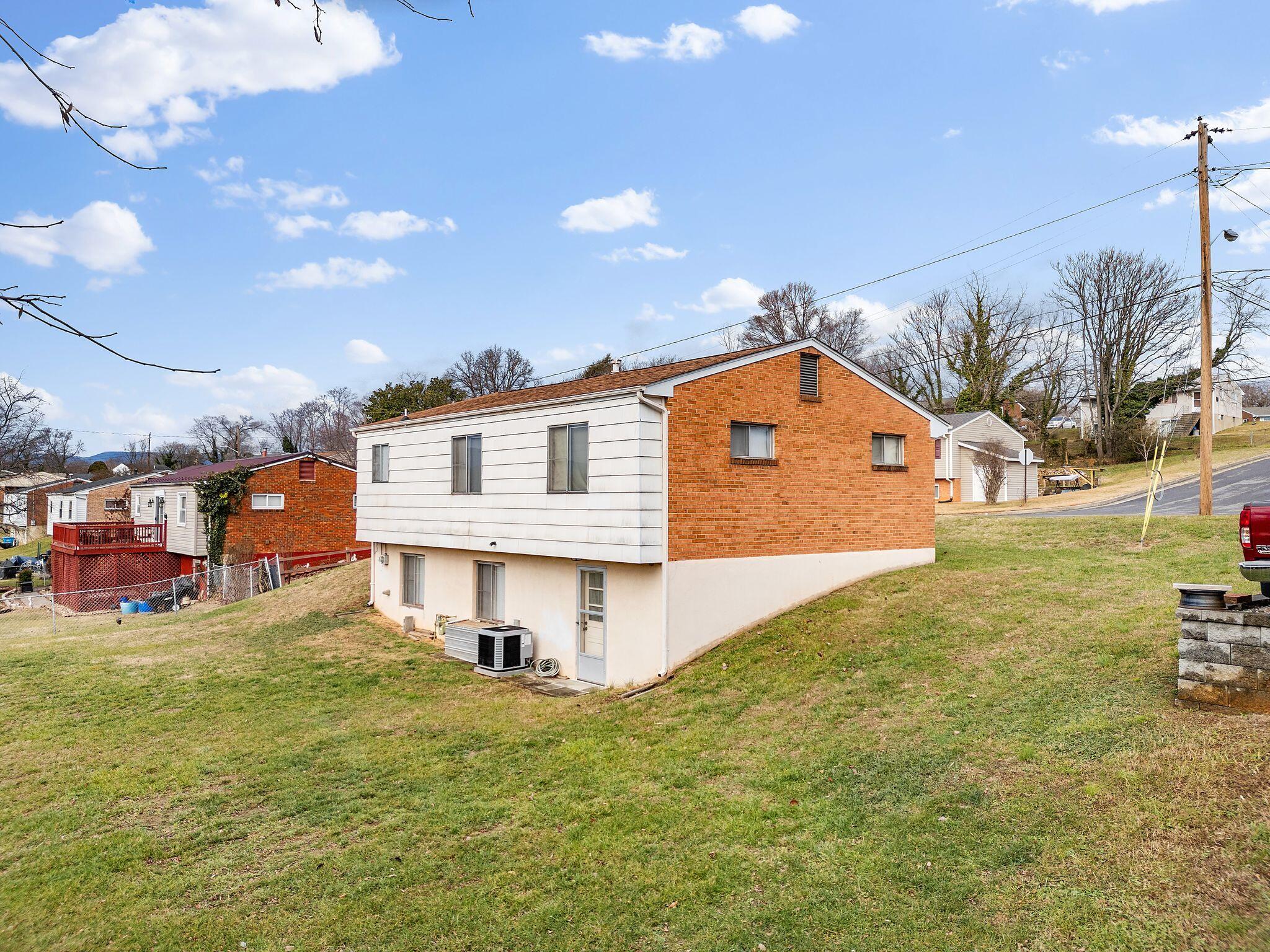 3664 Rolling Hills AVE NW