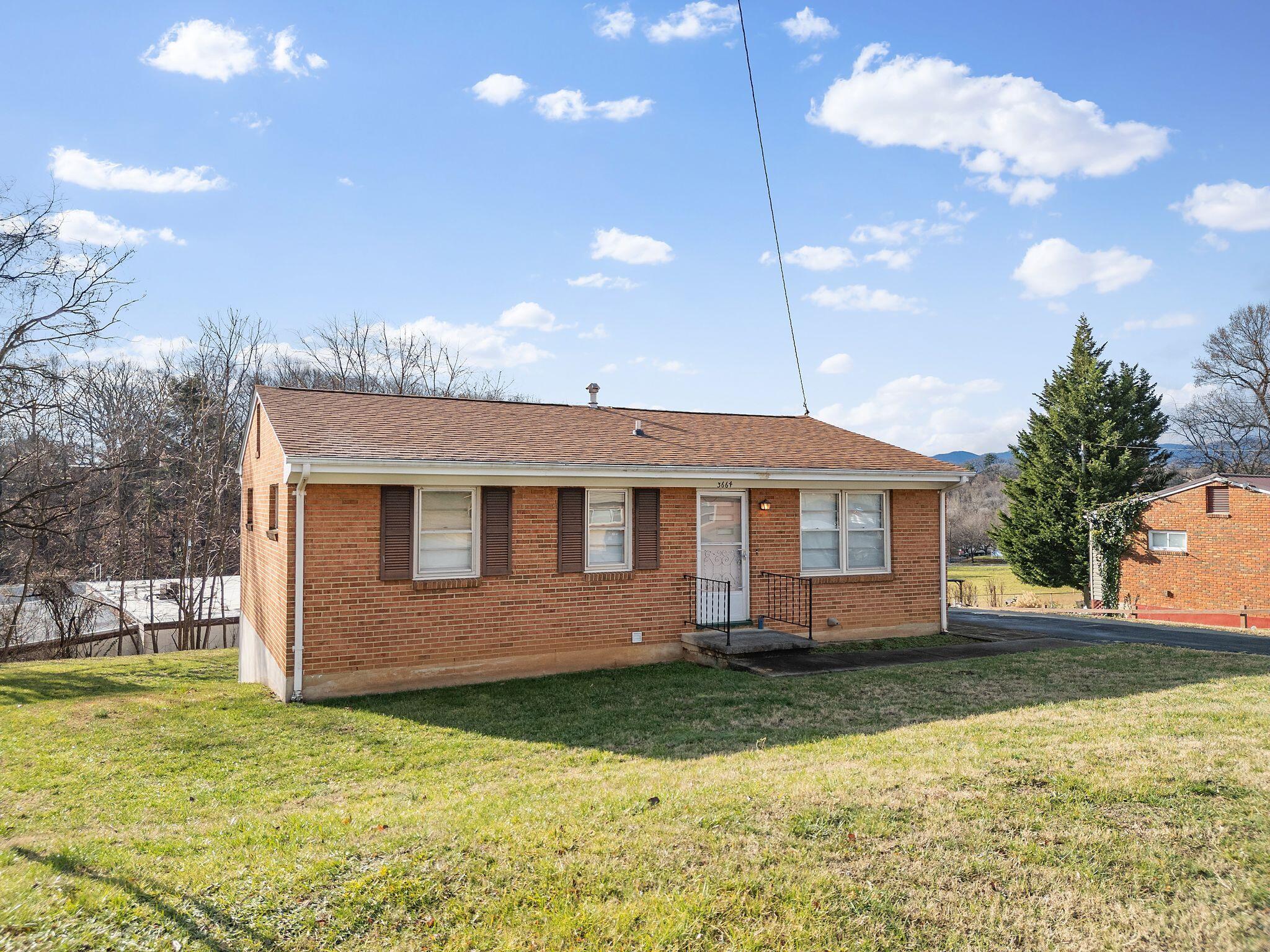 3664 Rolling Hills AVE NW