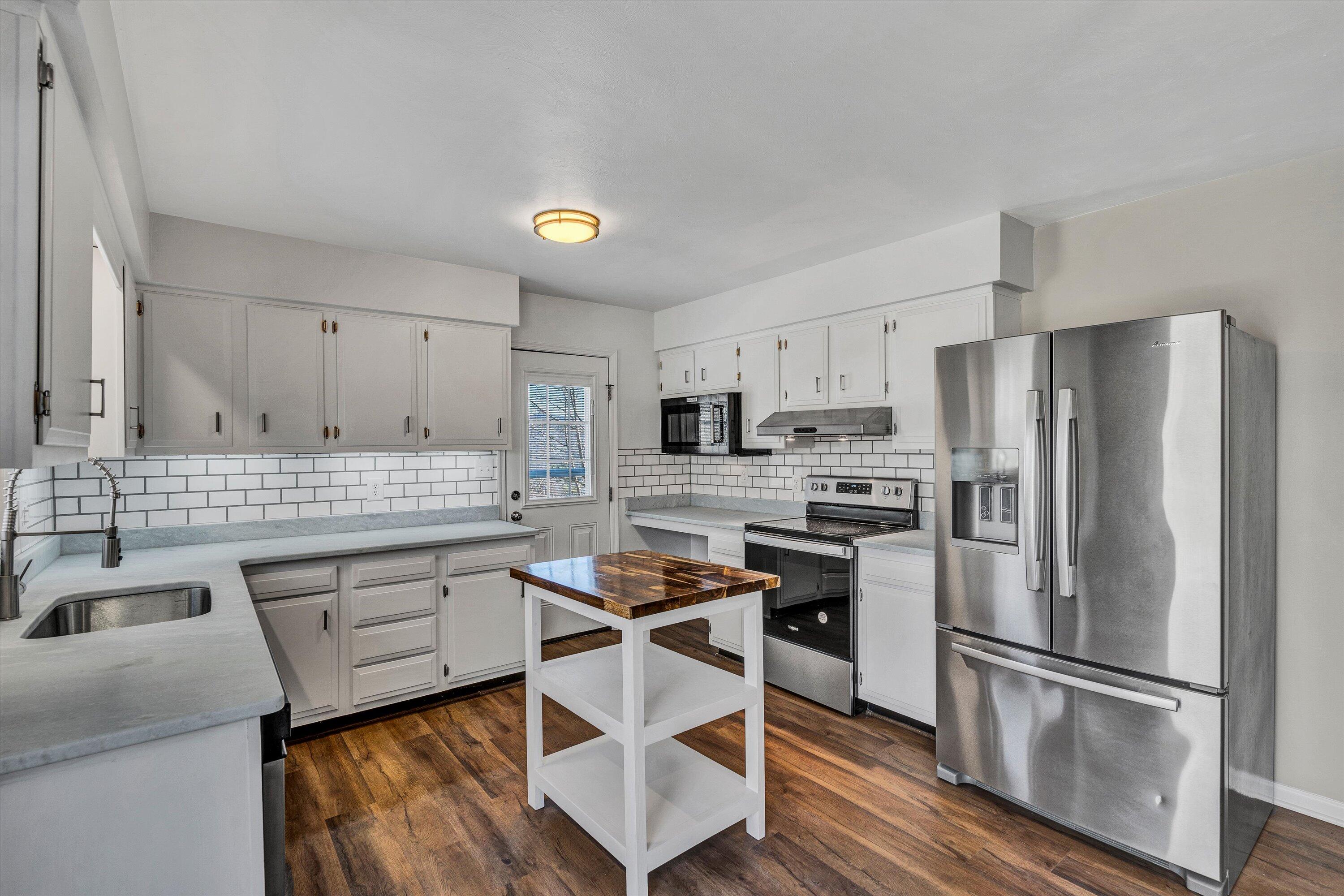 3105 Glenmont DR SW