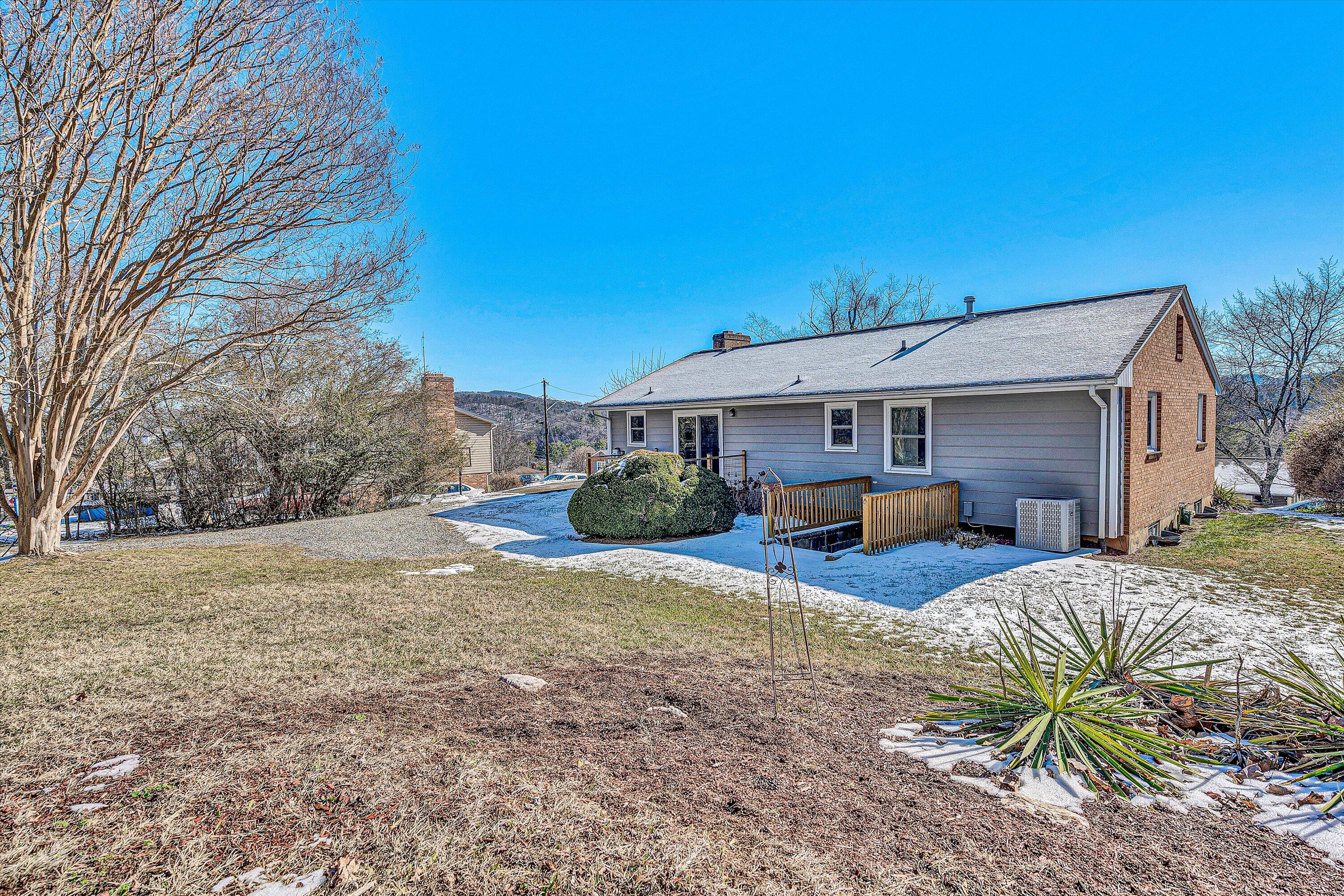 3105 Glenmont DR SW