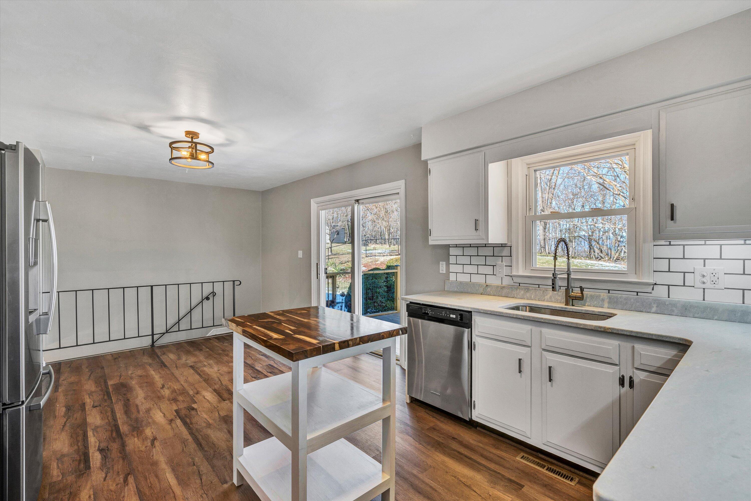 3105 Glenmont DR SW