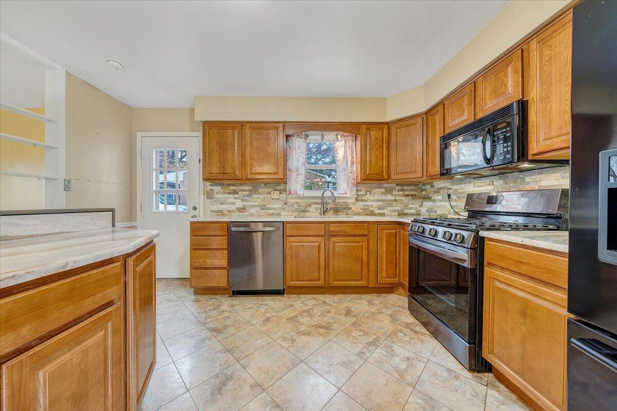 5137 Waxmyrtle DR