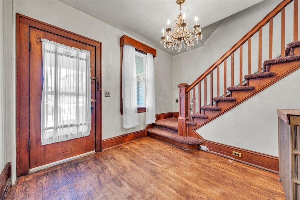 716 Montrose AVE SE