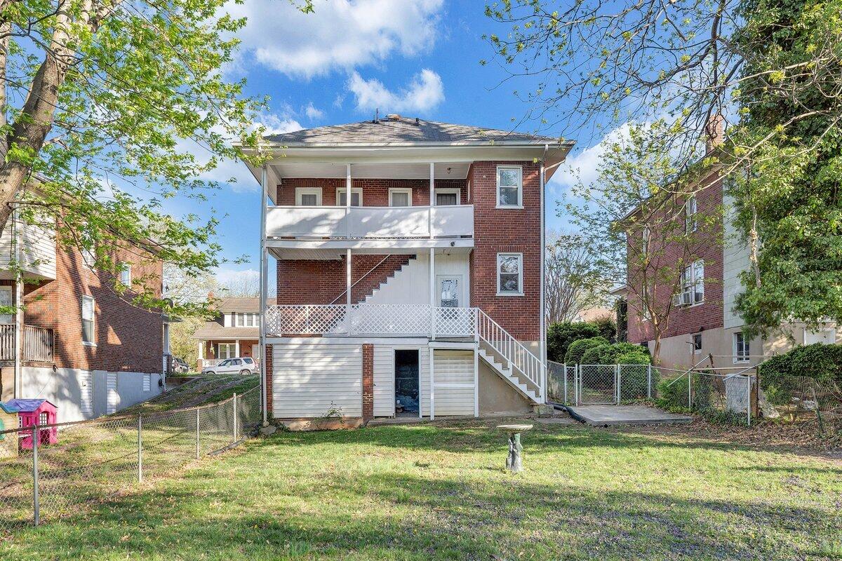 716 Montrose AVE SE
