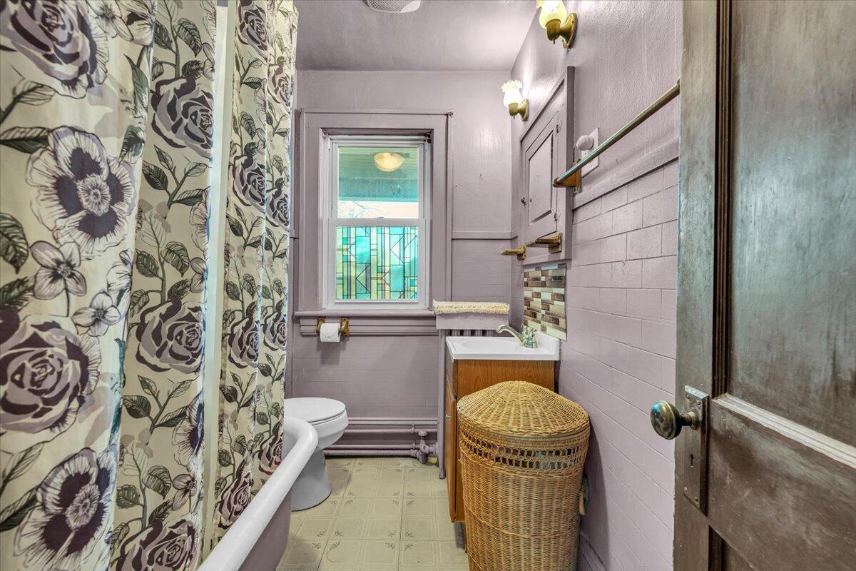 716 Montrose AVE SE