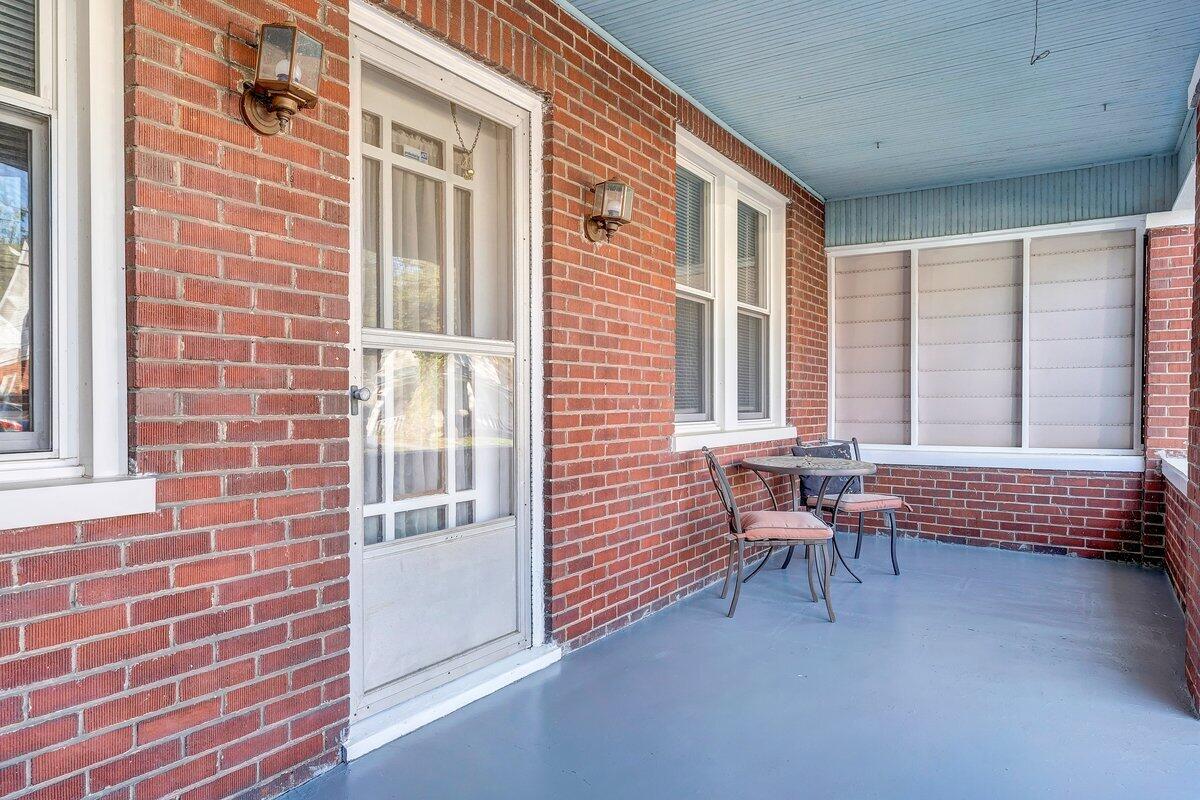 716 Montrose AVE SE