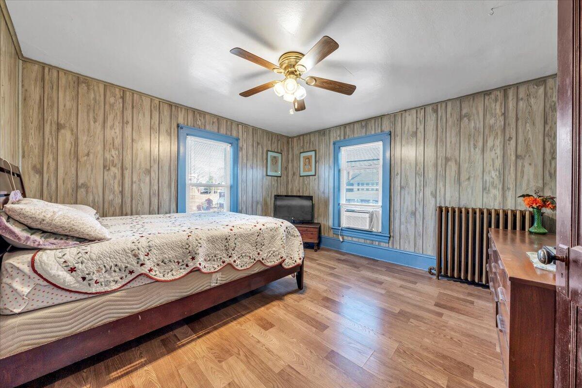 716 Montrose AVE SE