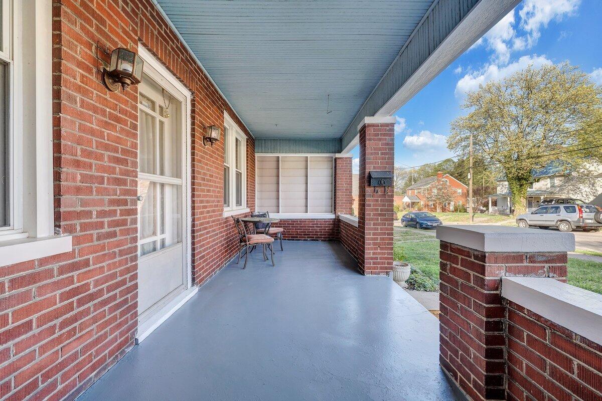 716 Montrose AVE SE