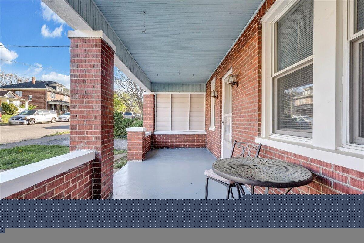 716 Montrose AVE SE