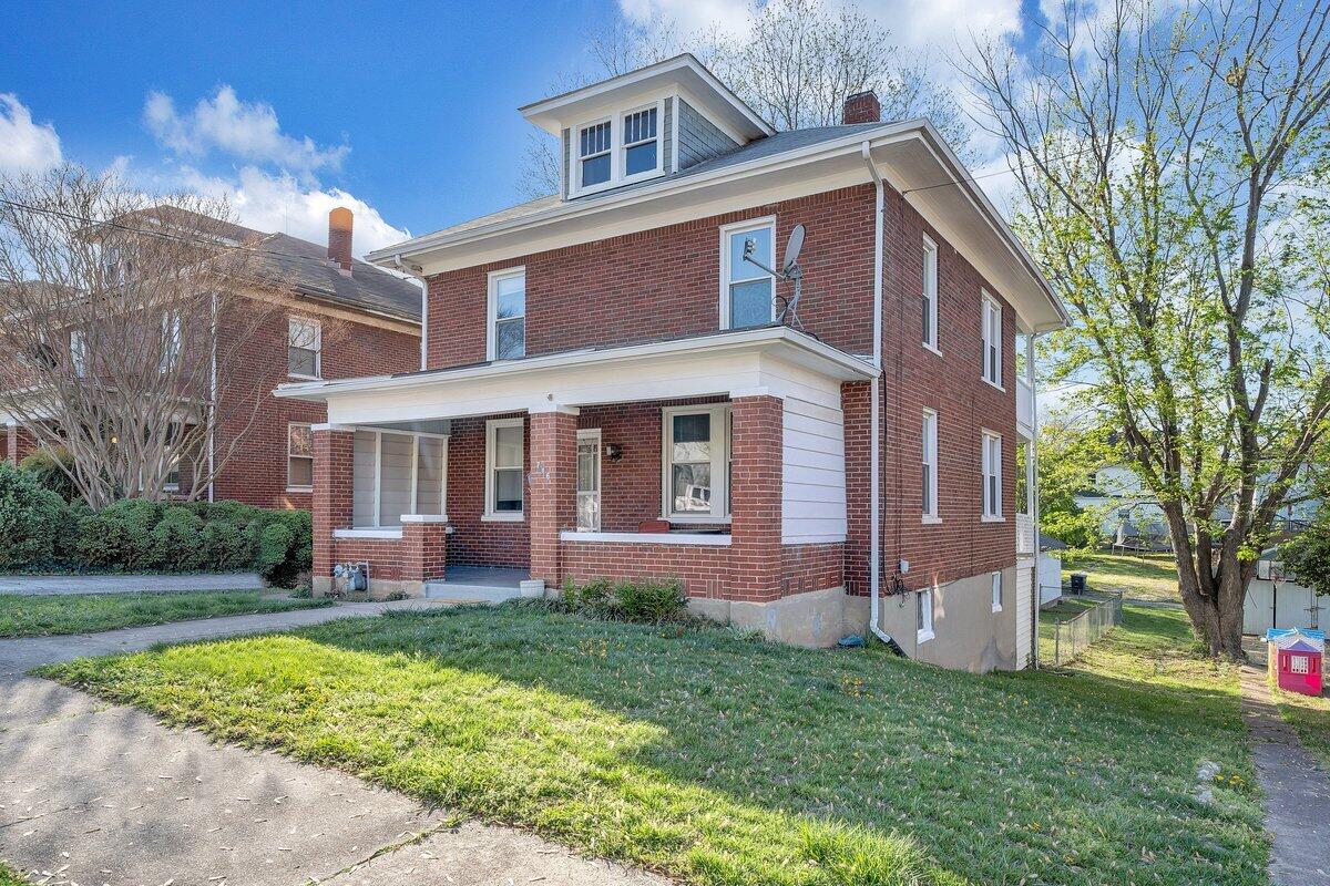 716 Montrose AVE SE
