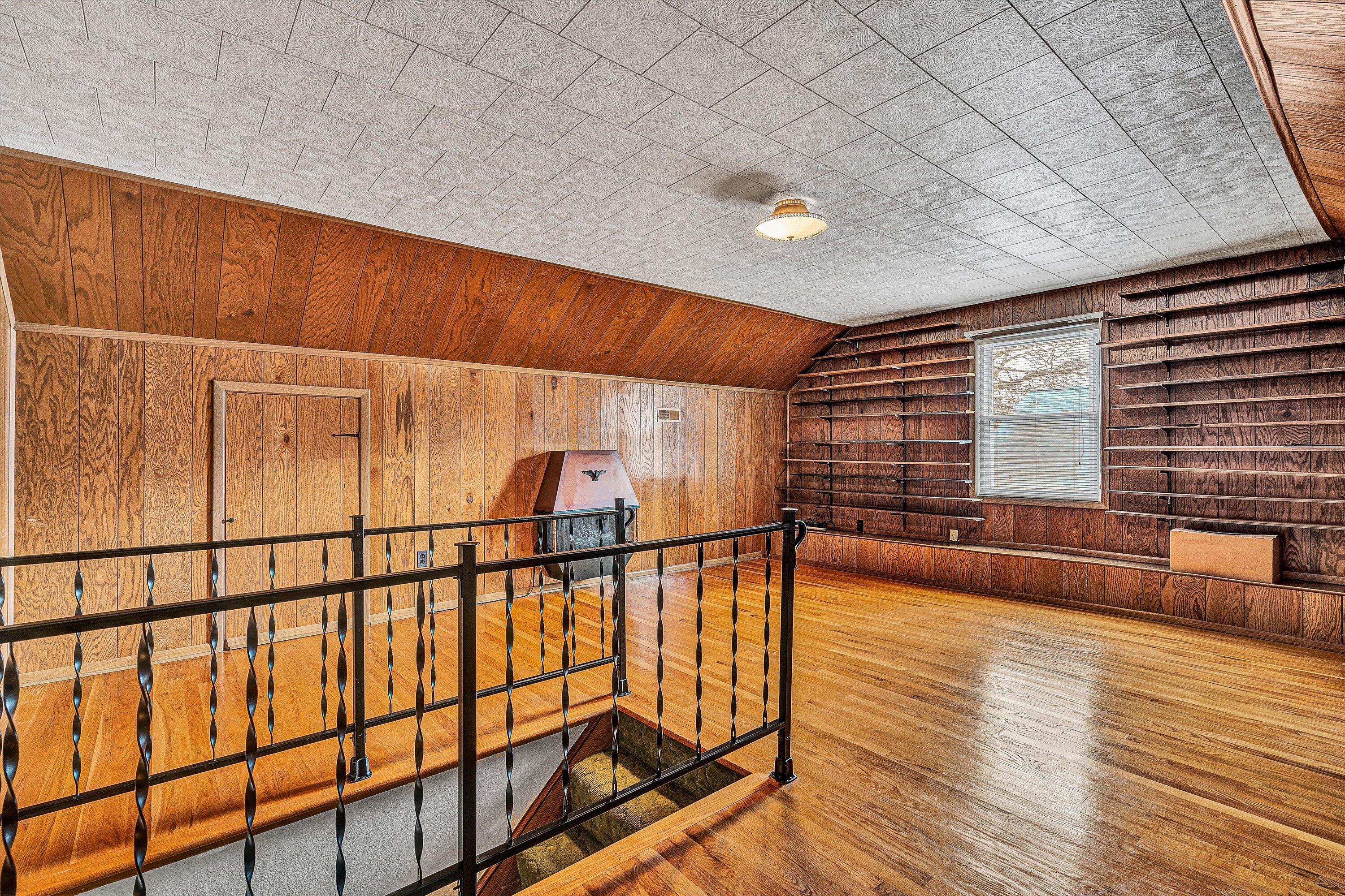 305 Bowman AVE