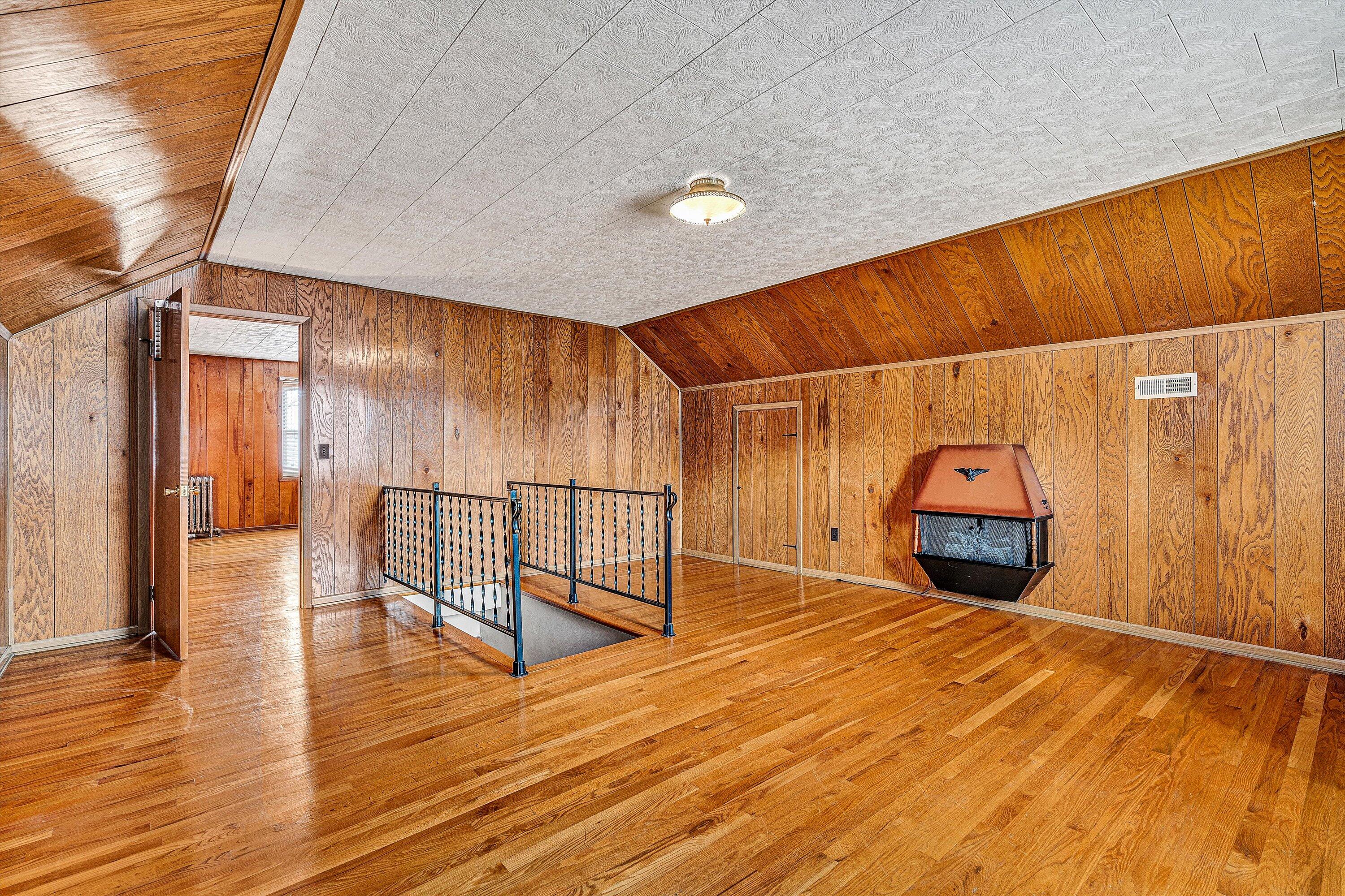 305 Bowman AVE