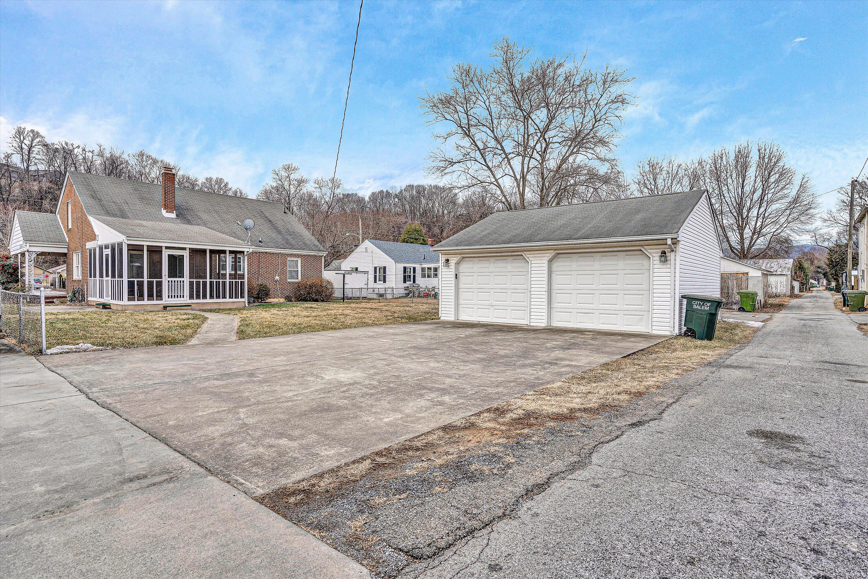 305 Bowman AVE
