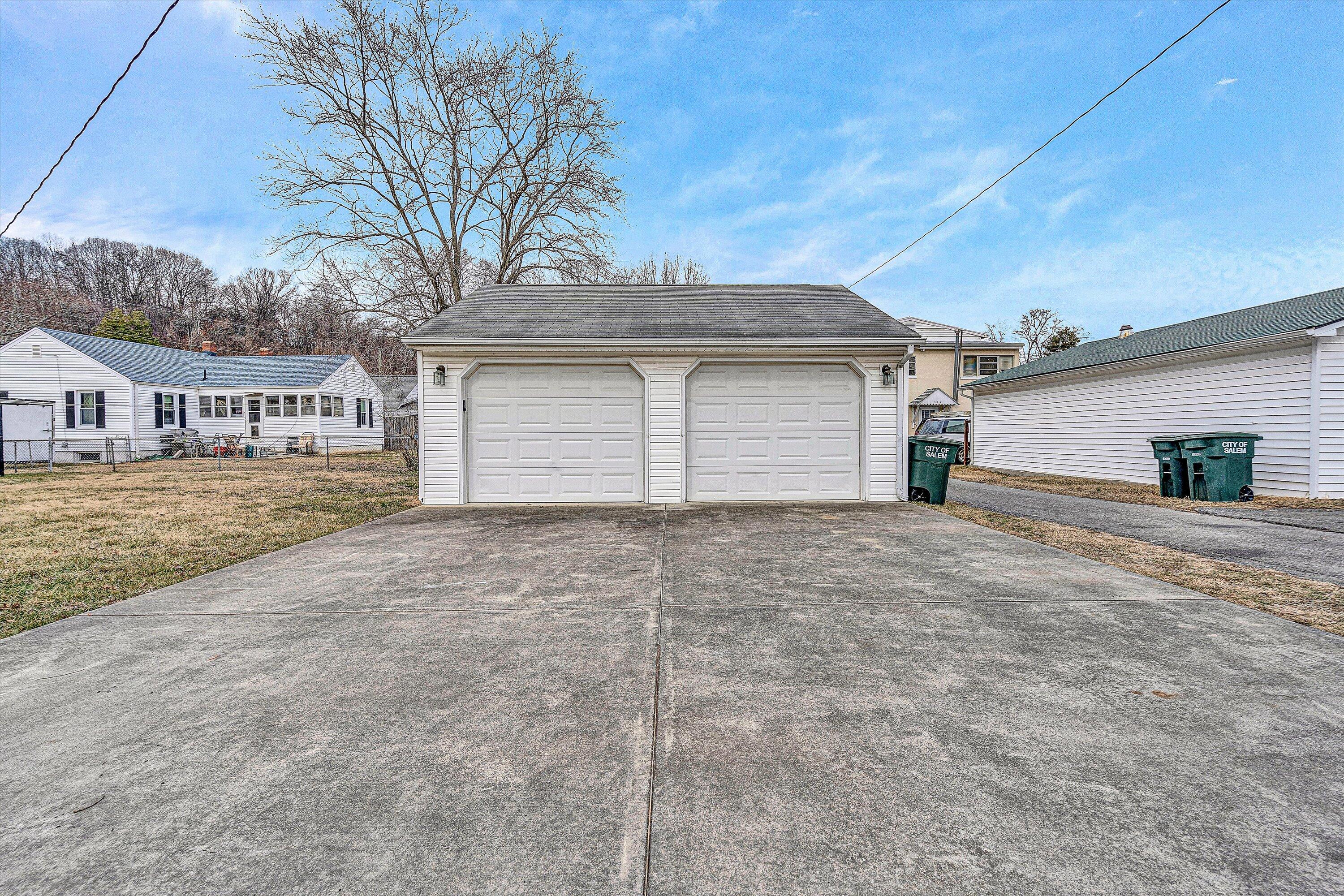 305 Bowman AVE