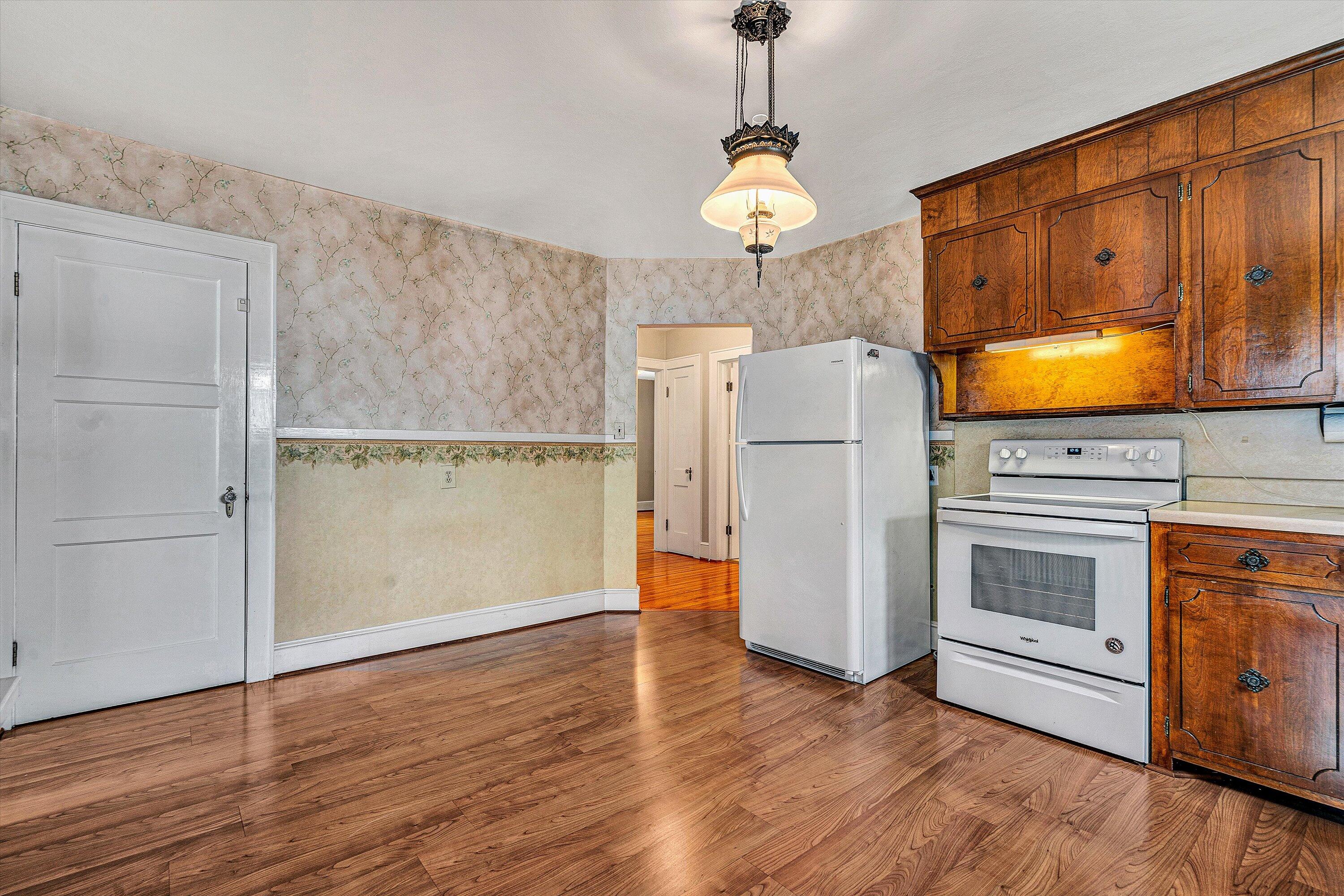 305 Bowman AVE